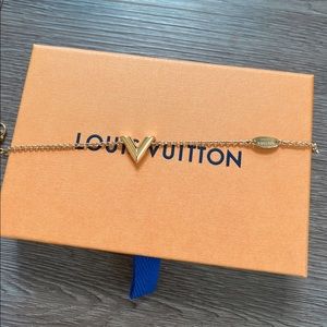Auth Louis Vuitton Essential V Bracelet